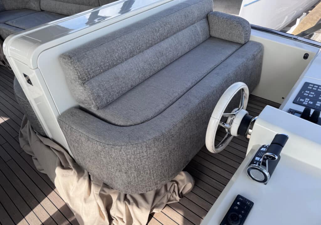 helm boat seats