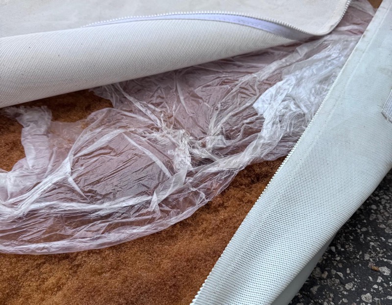 Photo Plastic Wrapping Between Foam and Vinyl