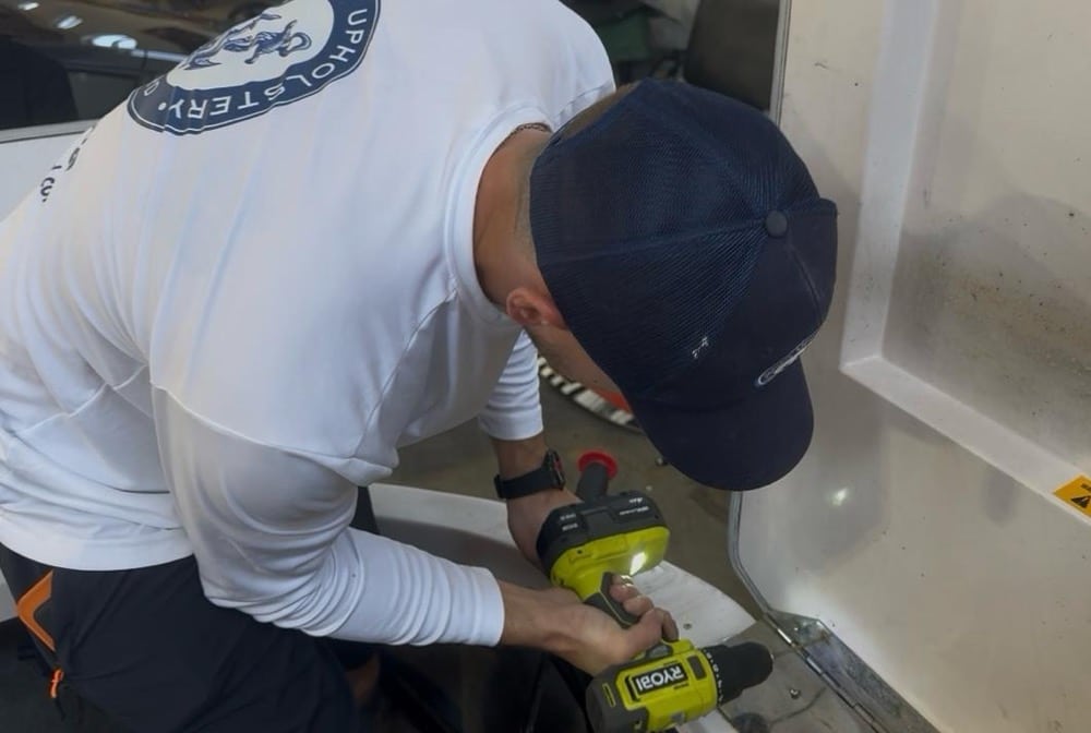 Boat Seat Remowal Photo Craftsman